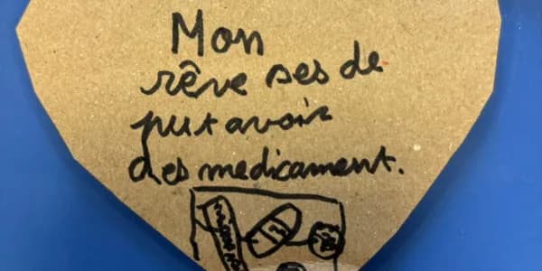 Coeur avec un rêve écrit à la main